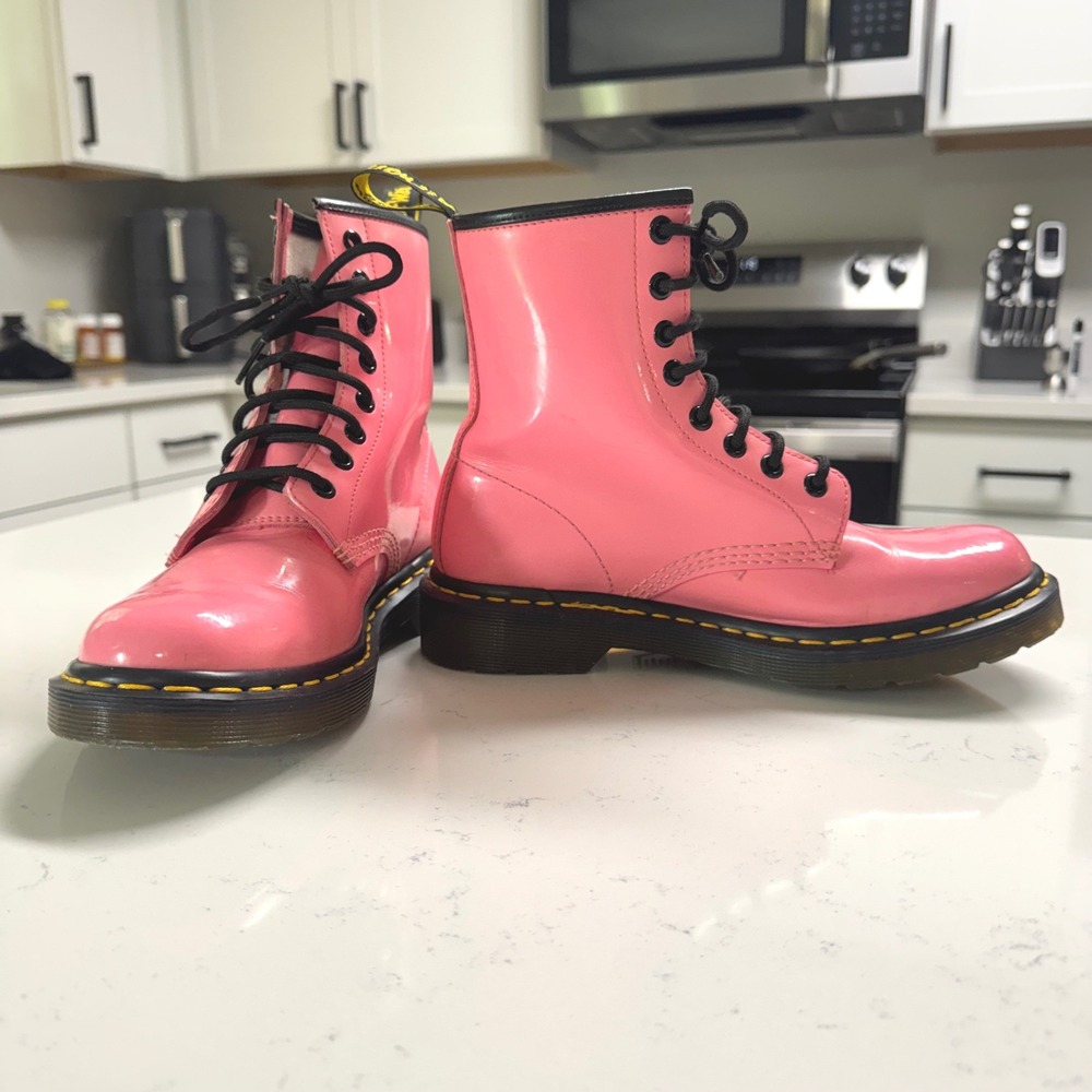 Dr. Martens 1460 W Boots Women 7 Pink Patent Leather Lace Up 8 Eye Combat Boots